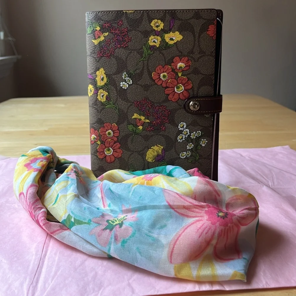 💐 COACH NOTEBOOK IN SIGNATURE CANVAS WITH FLORAL PRINT   💐 NWOT 💐